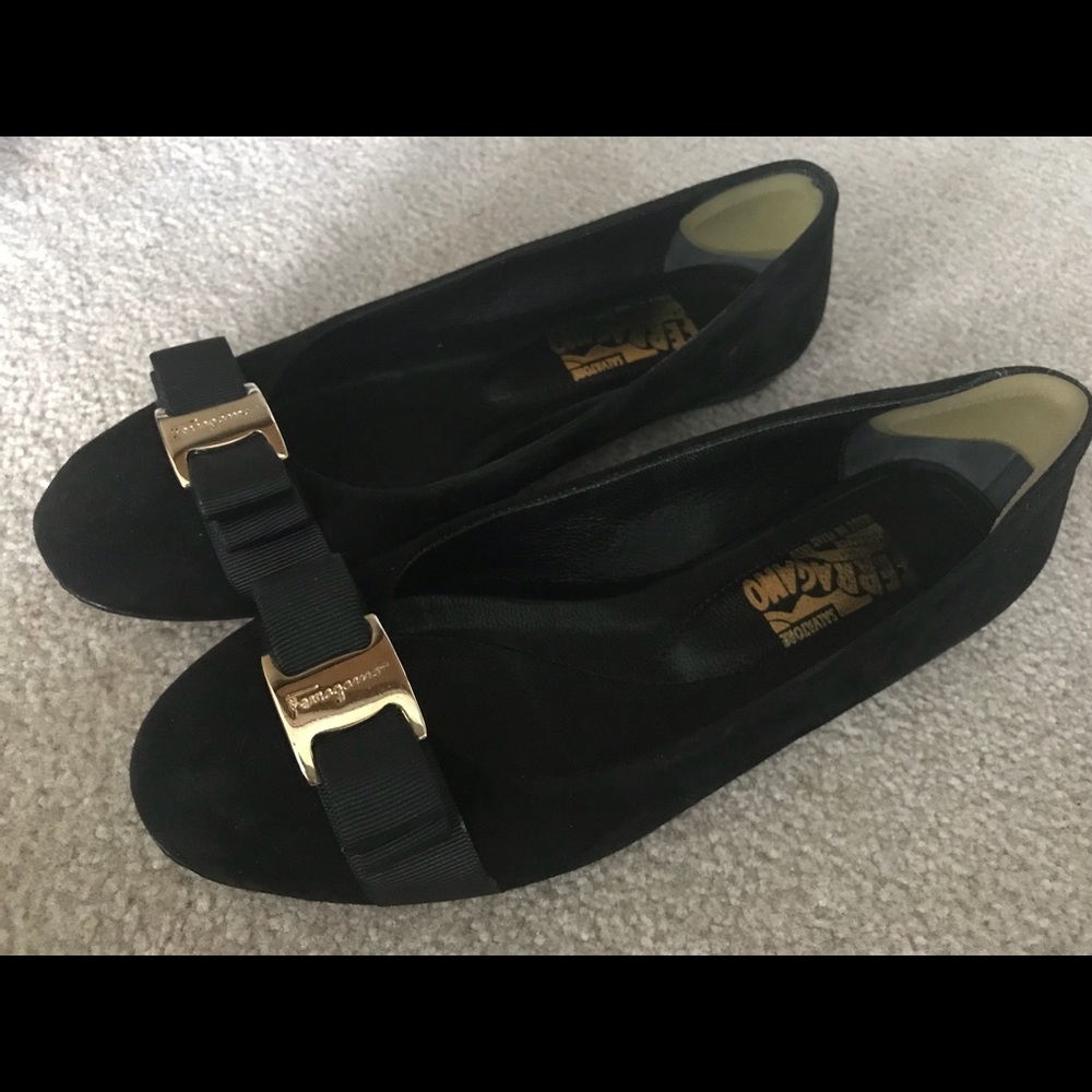Salvatore Ferragamo Flats - Size 38 - Black